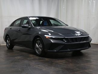 Used 2025 Hyundai Elantra SE video 1