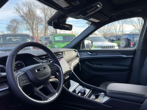 New 2025 Jeep Grand Cherokee L Limited w/ Black Appearance Package image 14