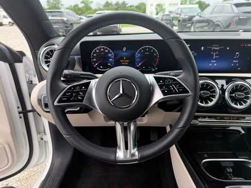 Used 2025 Mercedes-Benz CLA 250 4MATIC image 20