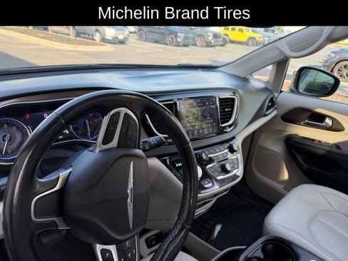 Used 2019 Chrysler Pacifica Touring-L Plus w/ Advanced Safetytec Group FWD image 16