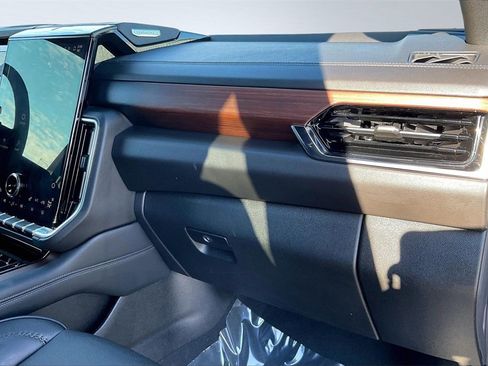 Used 2025 GMC Yukon Denali image 17