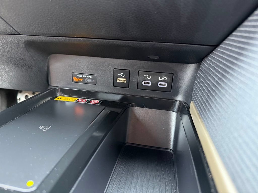 Used 2025 Toyota Camry SE FWD image 20