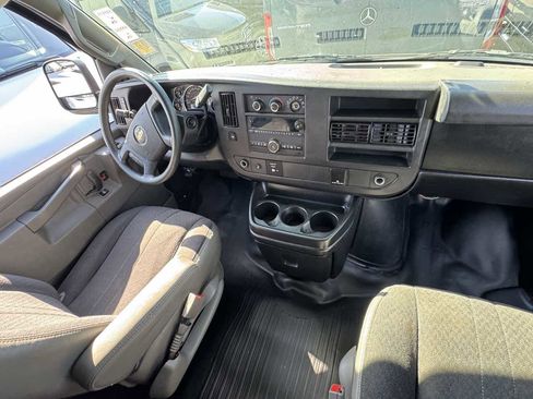 Used 2018 Chevrolet Express 2500 w/ Driver Convenience Package image 11