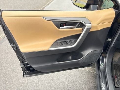 Used 2021 Toyota RAV4 Limited image 22