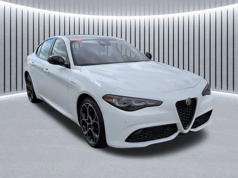 Used 2024 Alfa Romeo Giulia Veloce AWD/4WD image 1