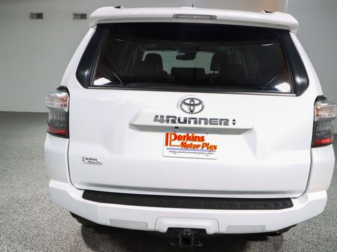 Used 2023 Toyota 4Runner SR5 Premium w/ Moonroof Package AWD/4WD image 8