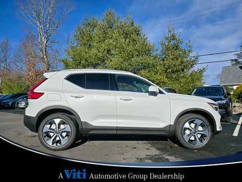 Used 2025 Volvo XC40 B5 Core w/ Protection Package Premier image 9