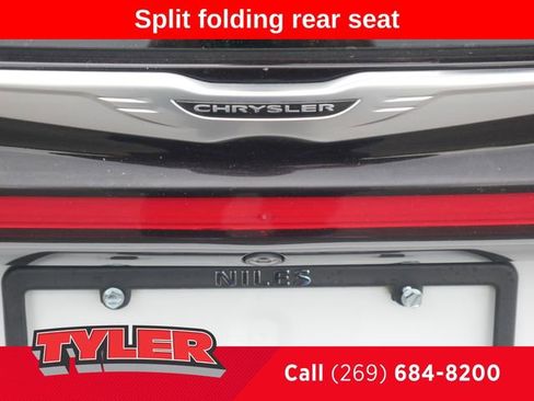 Used 2023 Chrysler Pacifica Touring-L FWD image 15