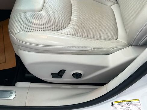 Used 2019 Jeep Cherokee Limited AWD/4WD image 19