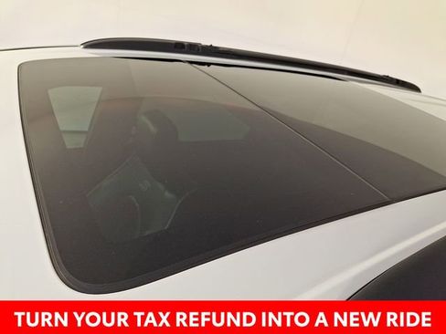 Used 2025 Chrysler Pacifica Limited image 17