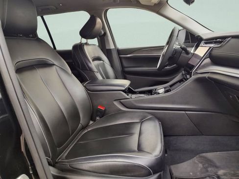 Certified 2023 Jeep Grand Cherokee Limited w/ Black Appearance Package AWD/4WD image 28