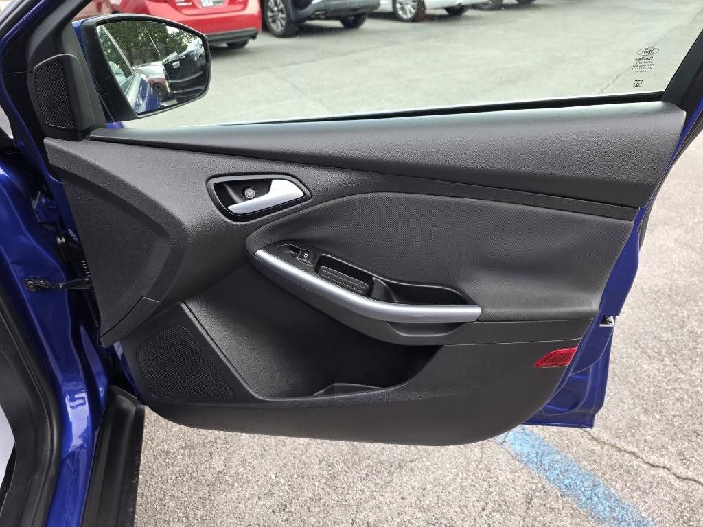Used 2014 Ford Focus Titanium FWD image 39