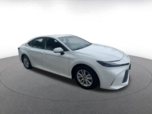 Used 2025 Toyota Camry LE image 2