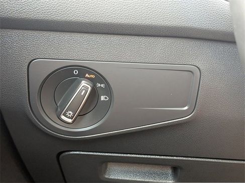 Certified 2024 Volkswagen Tiguan SE image 29