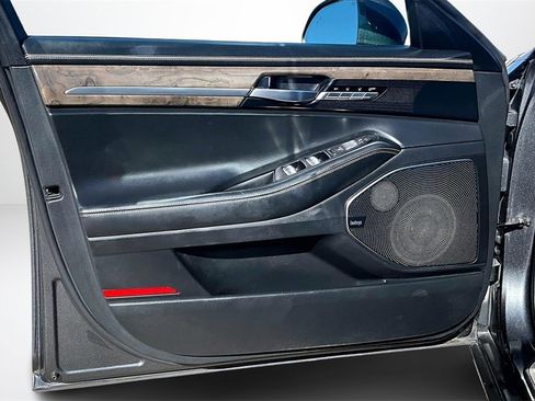 Used 2020 Genesis G90 3.3T Premium image 20