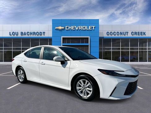 Used 2025 Toyota Camry LE image 2
