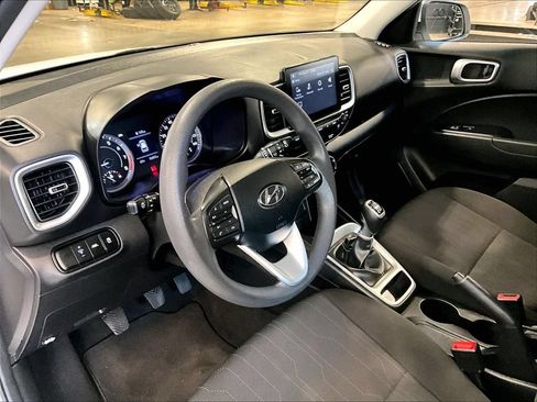 Used 2020 Hyundai Venue SE FWD image 8