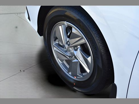 New 2026 Hyundai Elantra SE FWD image 5