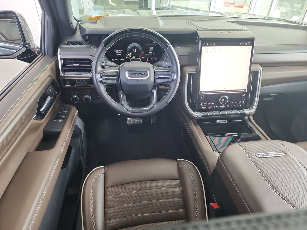 Certified 2025 GMC Yukon Denali Ultimate AWD/4WD image 10