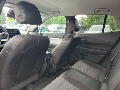 Used 2025 Chevrolet Trax LT FWD image 14