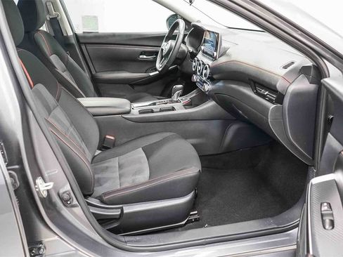 Used 2025 Nissan Sentra SR image 16