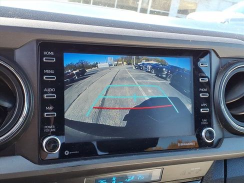 Used 2022 Toyota Tacoma TRD Sport image 12