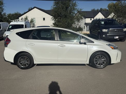 Used 2016 Toyota Prius V Three FWD image 3