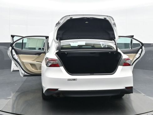 Used 2022 Toyota Camry LE image 25