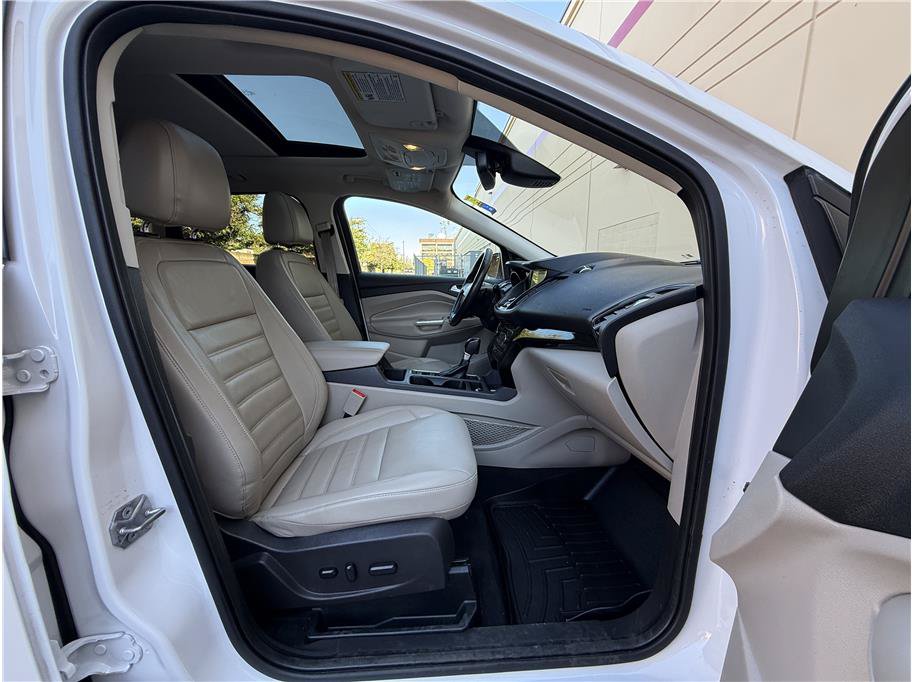 Used 2017 Ford Escape Titanium w/ Equipment Group 301A AWD/4WD image 13