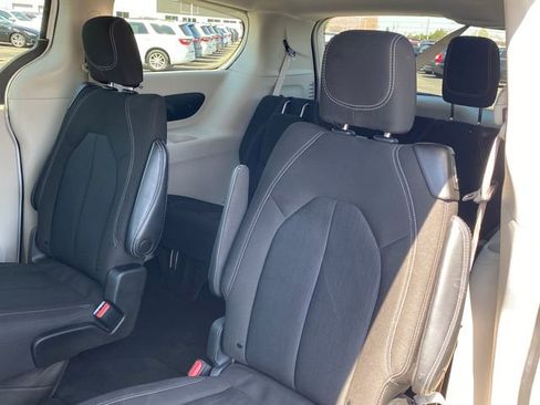 Used 2023 Chrysler Voyager LX FWD image 18