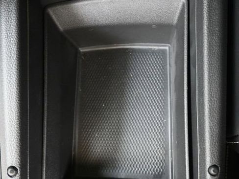 Used 2025 Volkswagen Tiguan SE w/ Panoramic Sunroof Package image 34