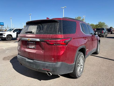 Used 2023 Chevrolet Traverse LT FWD image 4