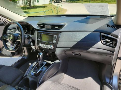 Used 2018 Nissan Rogue S image 34