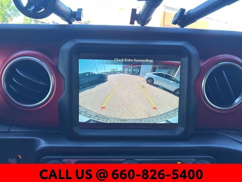 Used 2022 Jeep Wrangler Unlimited Rubicon w/ Cold Weather Group image 19