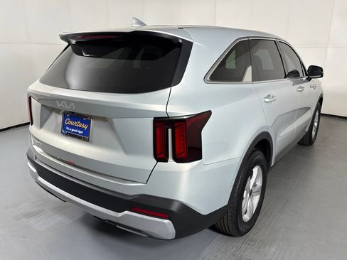 New 2026 Kia Sorento LX FWD image 8