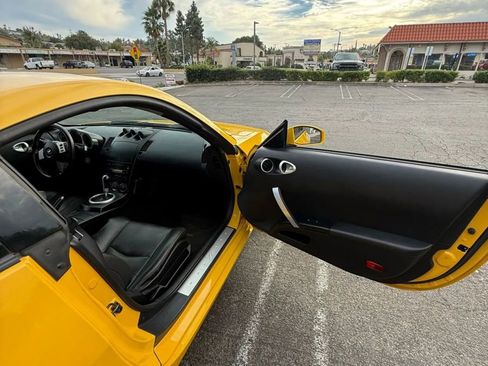 Used 2005 Nissan 350Z 35th Anniversary Edition w/ (N93) Cargo Convenience Pkg image 12
