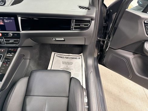 Certified 2025 Porsche Macan image 18
