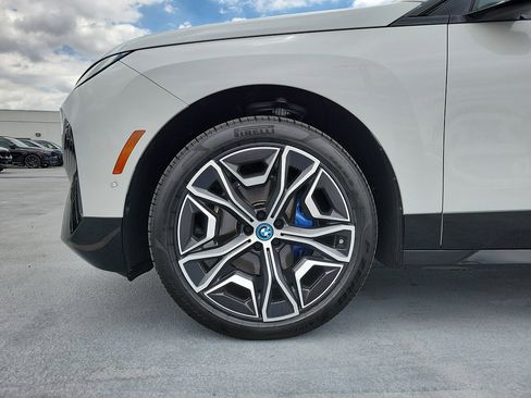 Used 2024 BMW iX xDrive50 w/ Sport Package AWD/4WD image 5