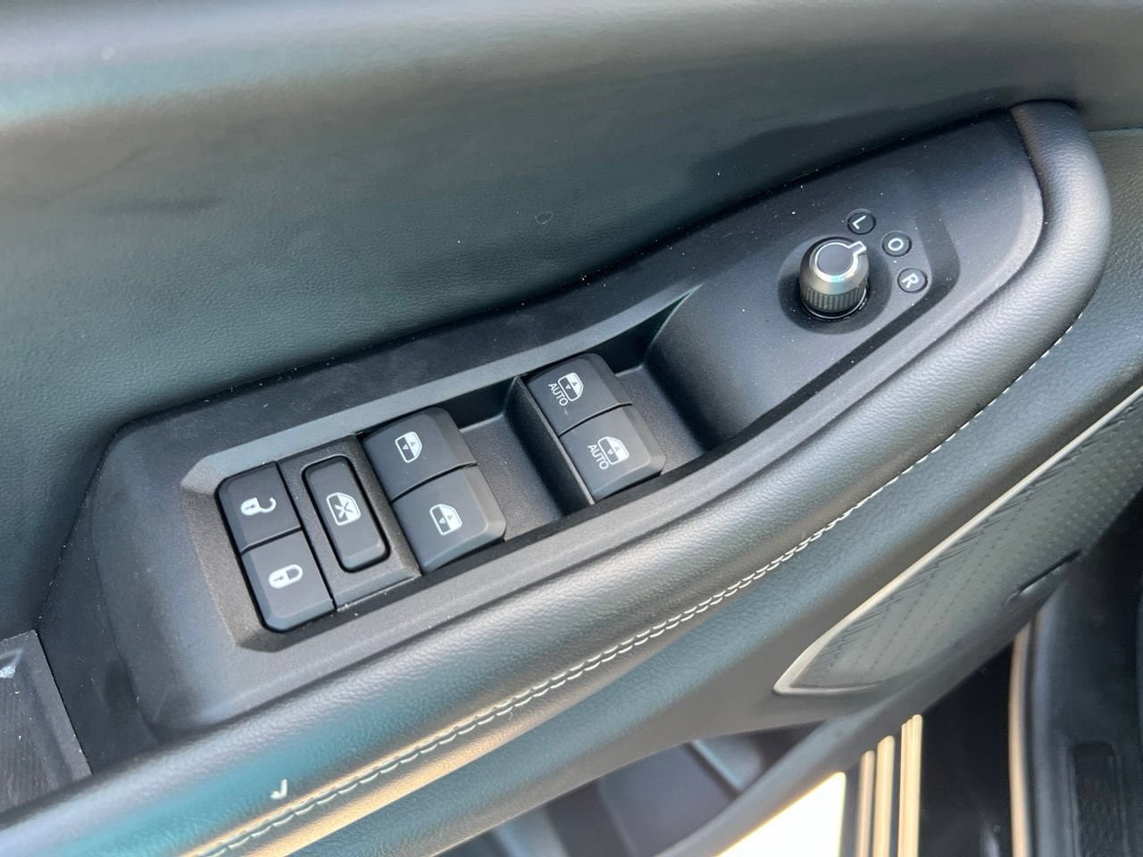 Used 2023 Jeep Grand Cherokee 4WD 4xe w/ Luxury Tech Group II image 12