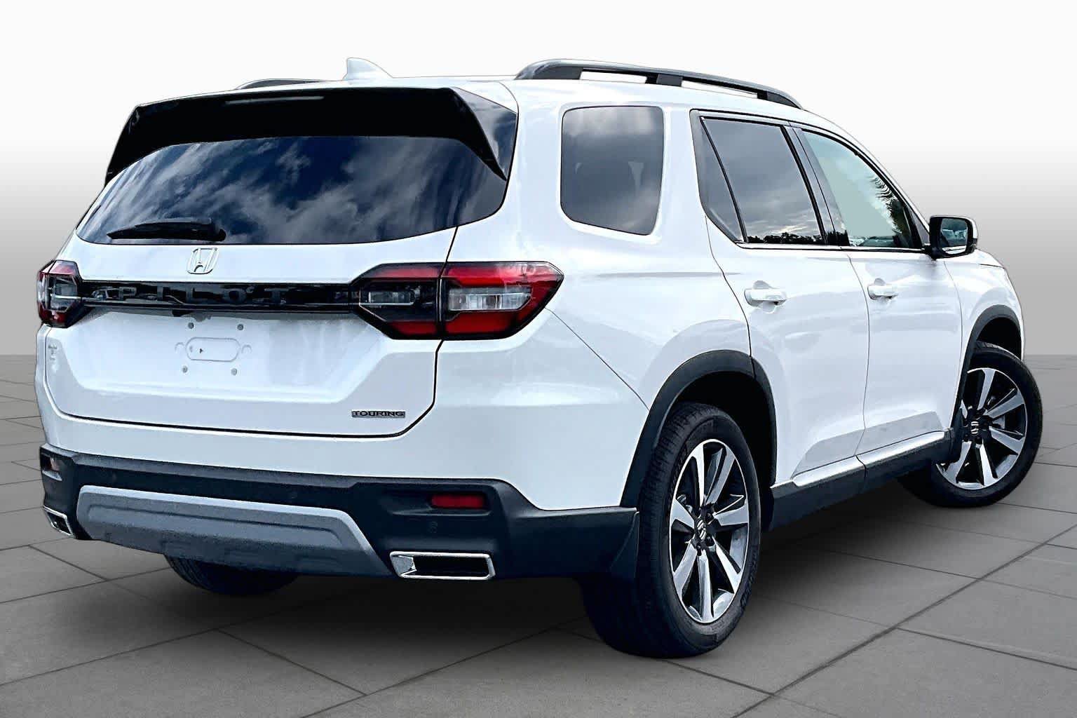 Used 2024 Honda Pilot Touring image 13