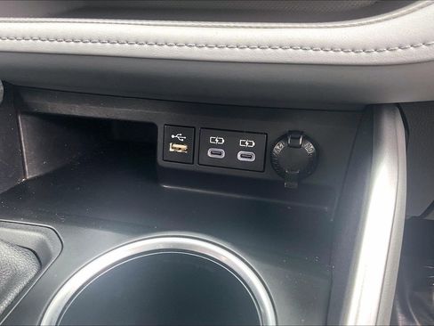 Used 2023 Toyota Highlander L FWD image 39