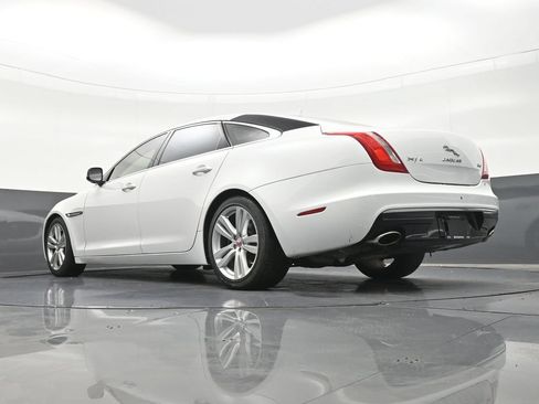 Used 2016 Jaguar XJ L Portfolio RWD image 25