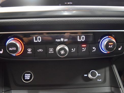 New 2025 Audi Q3 2.0T Premium image 13