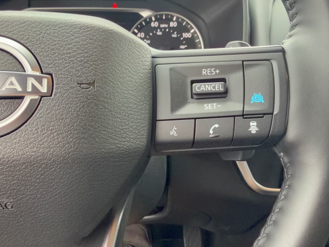 Used 2025 Nissan Rogue SV AWD/4WD image 23