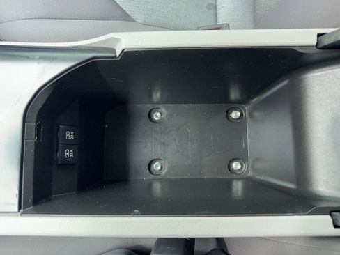 Used 2020 Toyota Camry LE image 28