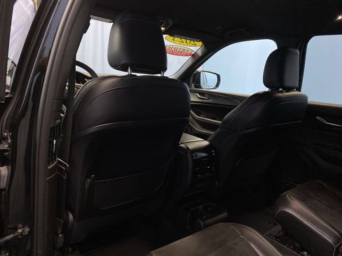 Used 2023 Jeep Grand Cherokee L Laredo image 24