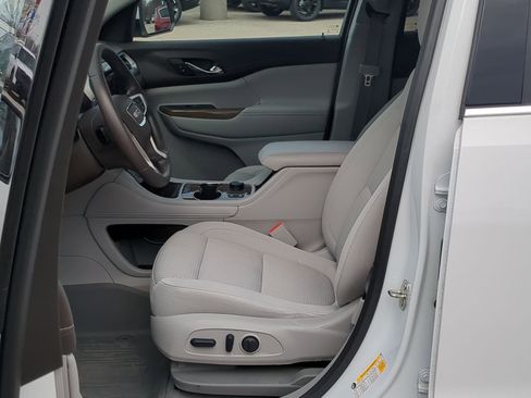 Used 2022 GMC Acadia SLE w/ Driver Convenience Package image 12