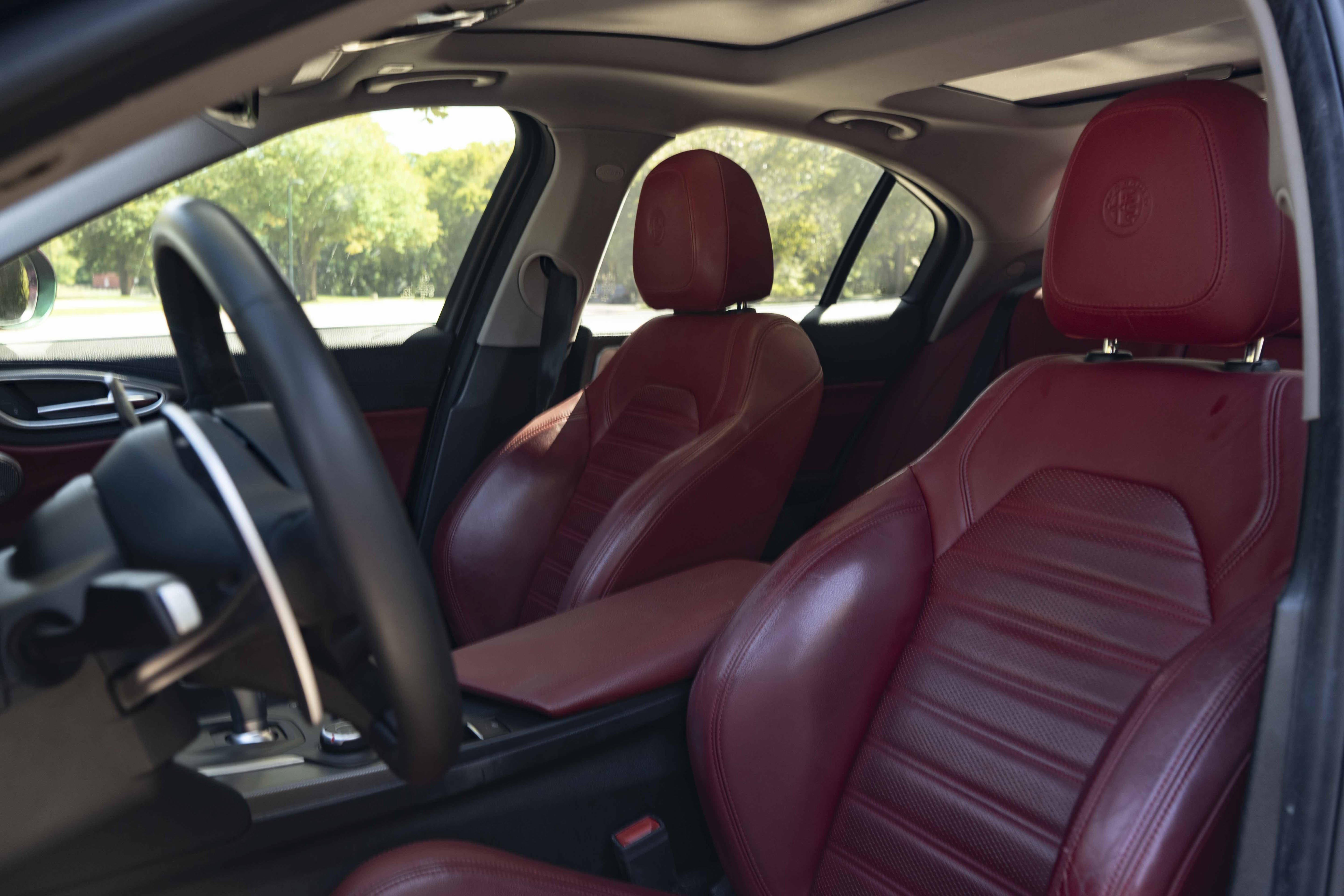 Used 2019 Alfa Romeo Giulia Ti Sport w/ Quick Order Package 22U Sport RWD image 18