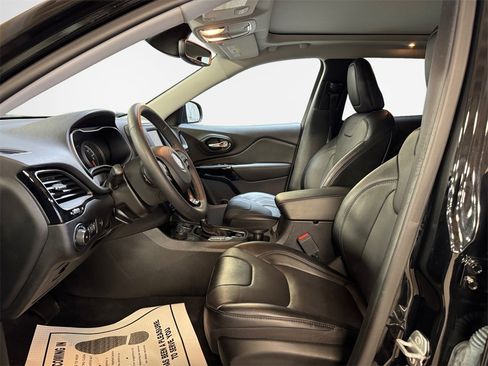 Used 2023 Jeep Cherokee Altitude Lux w/ Lux Elite Package image 12