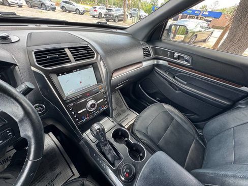 Used 2018 Ford Explorer Limited w/ Equipment Group 301A AWD/4WD image 19